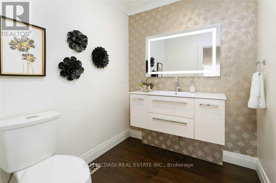 2064 Almira Court, Mississauga, ON - Indoor Photo Showing Bathroom