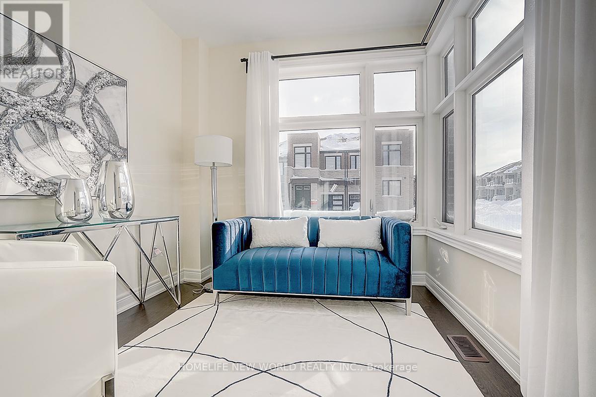 2 Hercules Club Drive, Richmond Hill, ON - Indoor Photo Showing Other Room