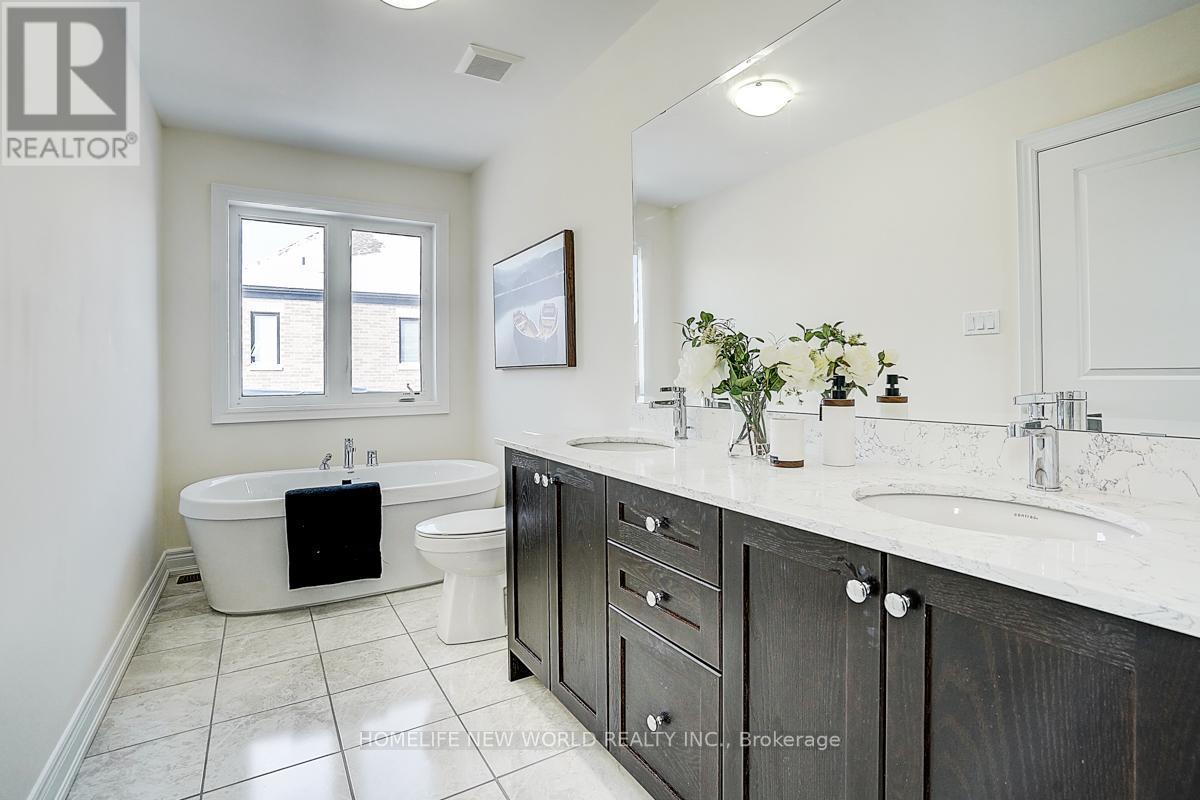 2 Hercules Club Drive, Richmond Hill, ON - Indoor Photo Showing Bathroom