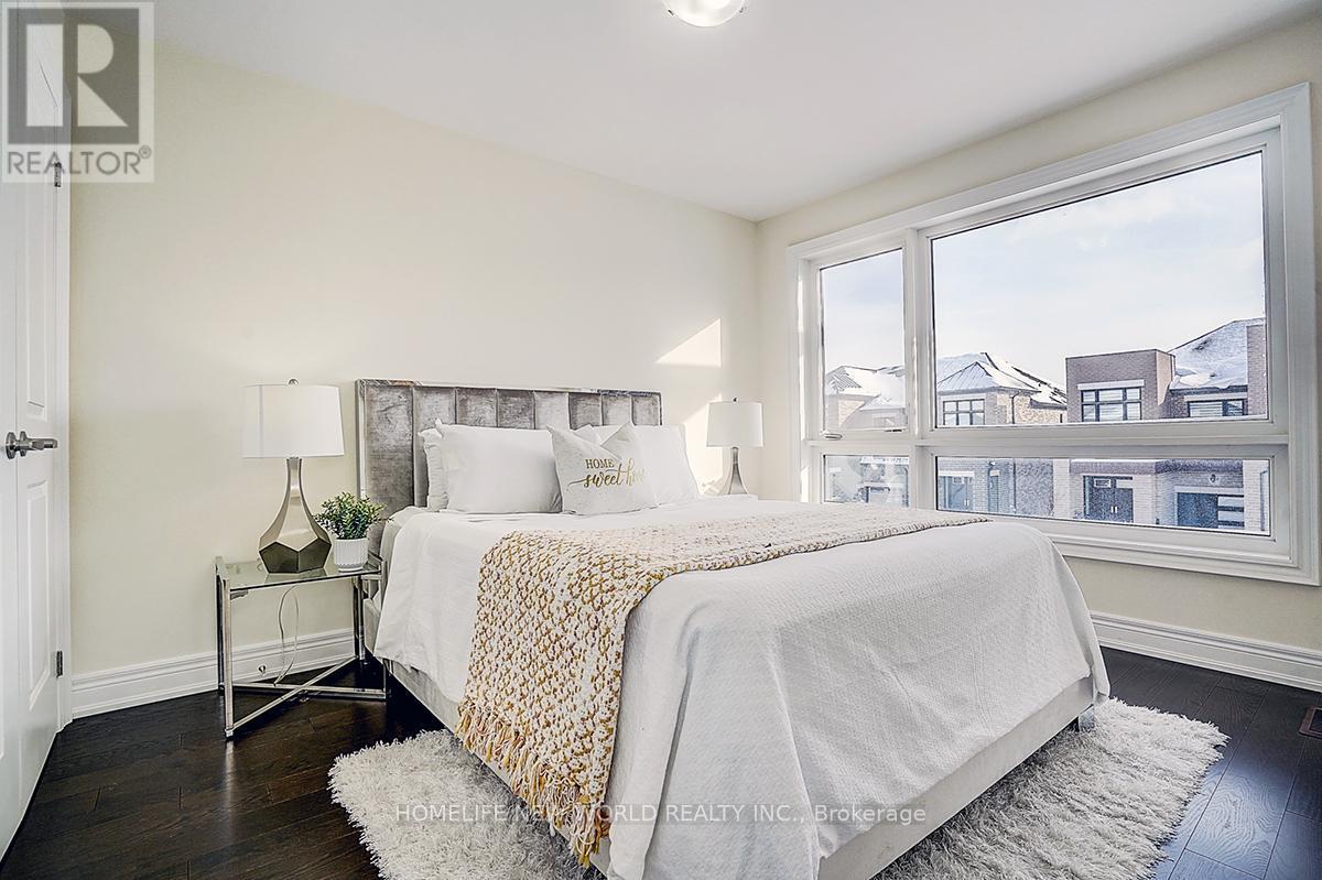 2 Hercules Club Drive, Richmond Hill, ON - Indoor Photo Showing Bedroom