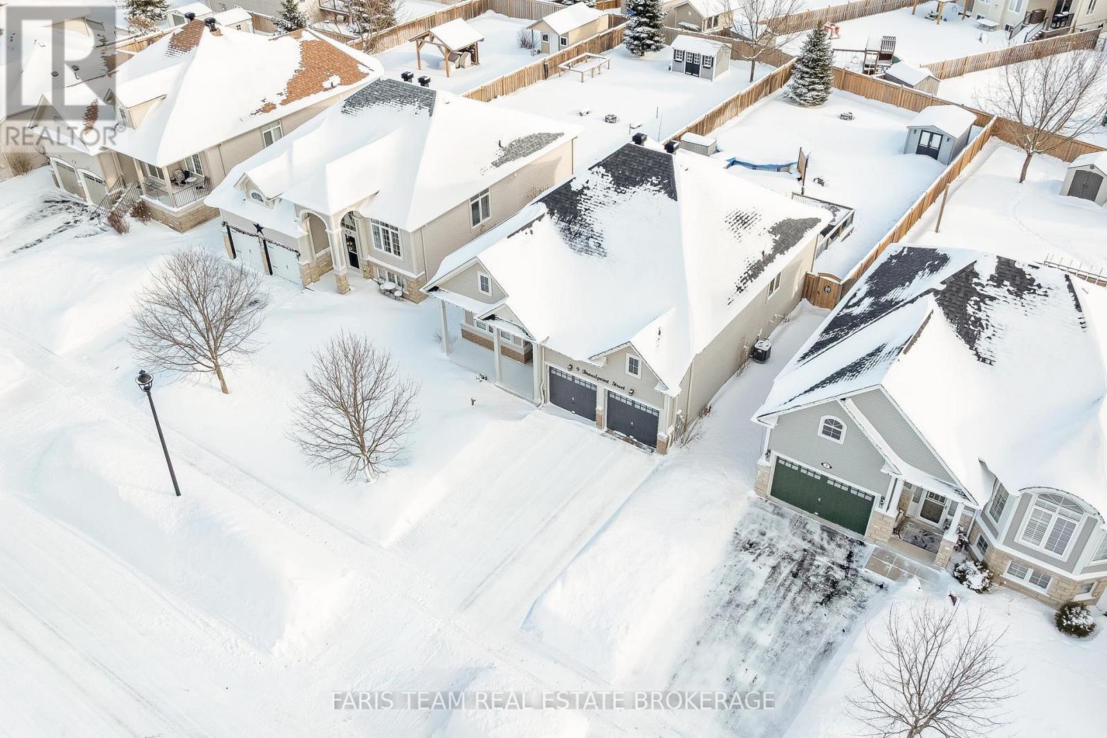 9 Broadpoint Street, Wasaga Beach, ON - Outdoor