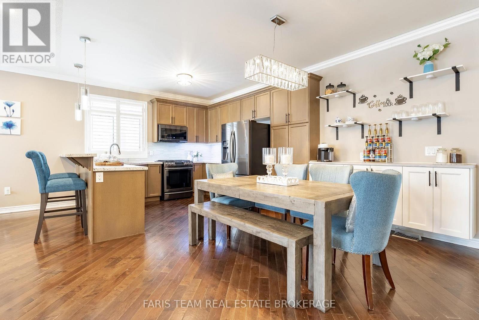 9 Broadpoint Street, Wasaga Beach, ON - Indoor