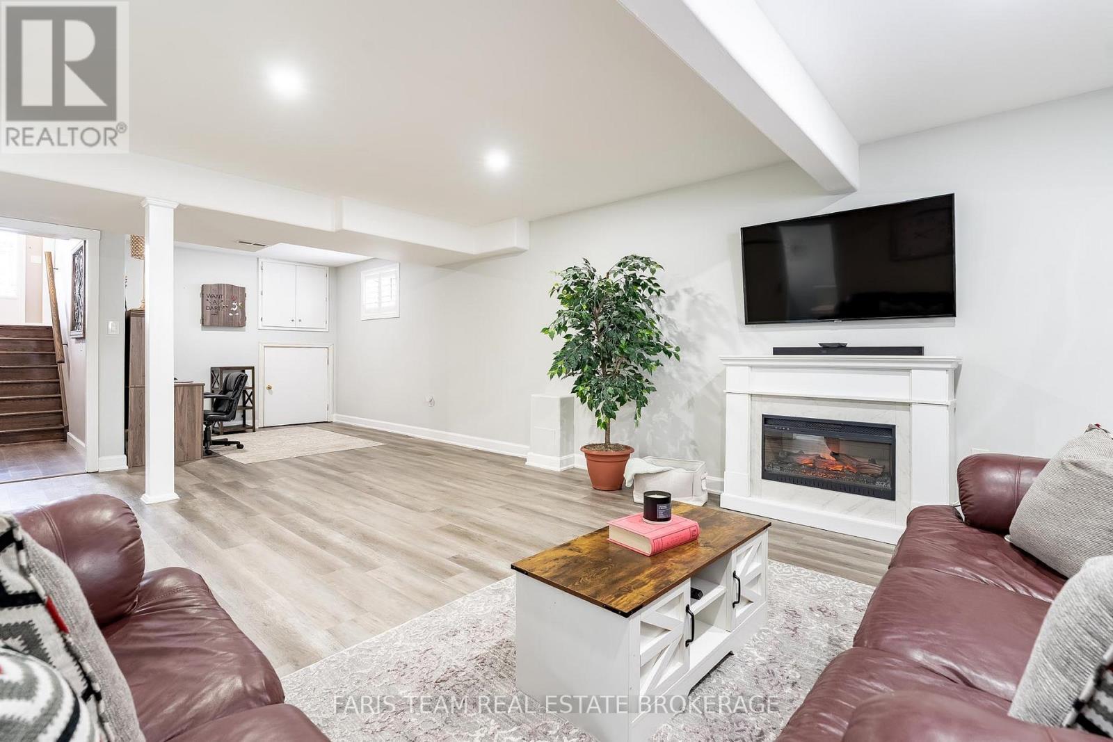 9 Broadpoint Street, Wasaga Beach, ON - Indoor Photo Showing Living Room With Fireplace