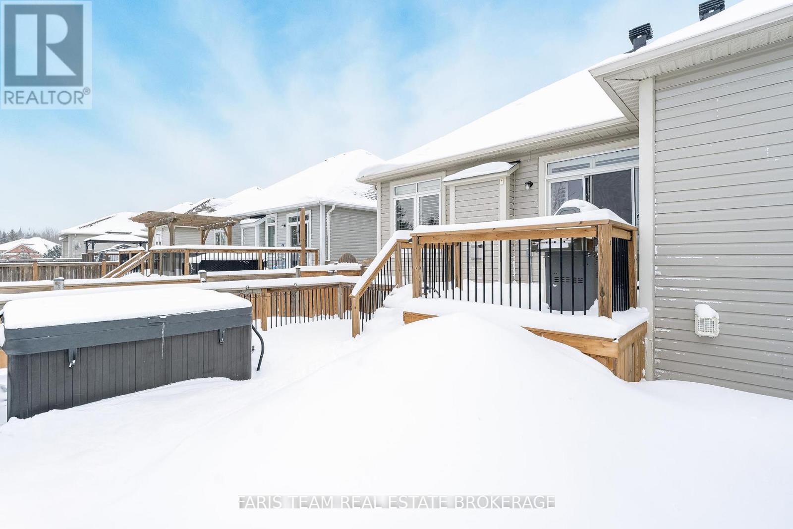 9 Broadpoint Street, Wasaga Beach, ON - Outdoor With Deck Patio Veranda With Exterior