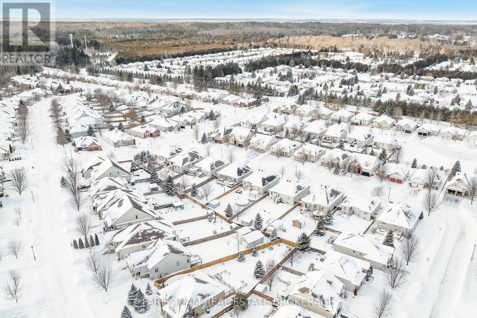 9 Broadpoint Street, Wasaga Beach, ON - Outdoor With View