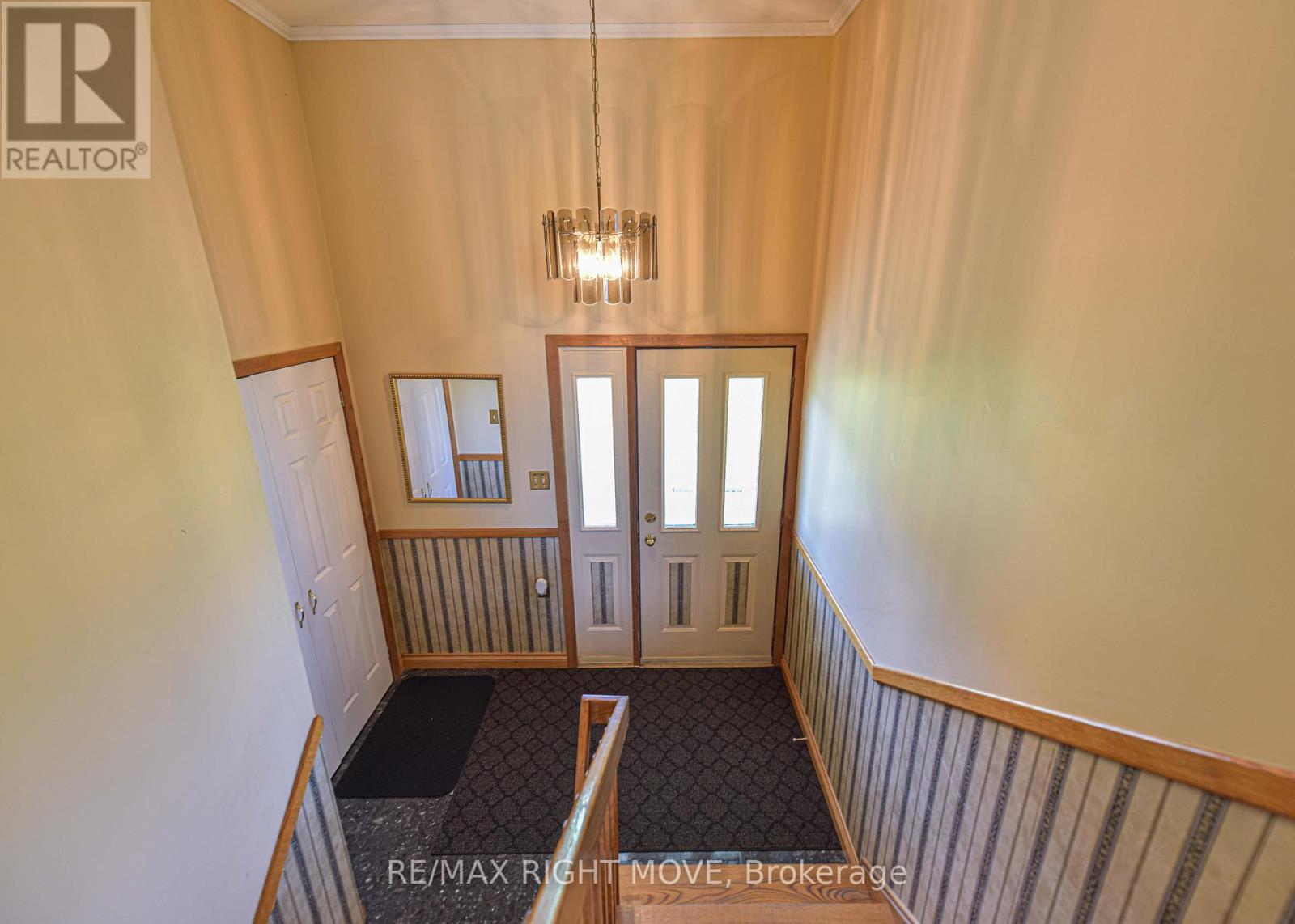 Split entranceway for both levels. - 2723 Monck Road, Ramara, ON - Indoor Photo Showing Other Room