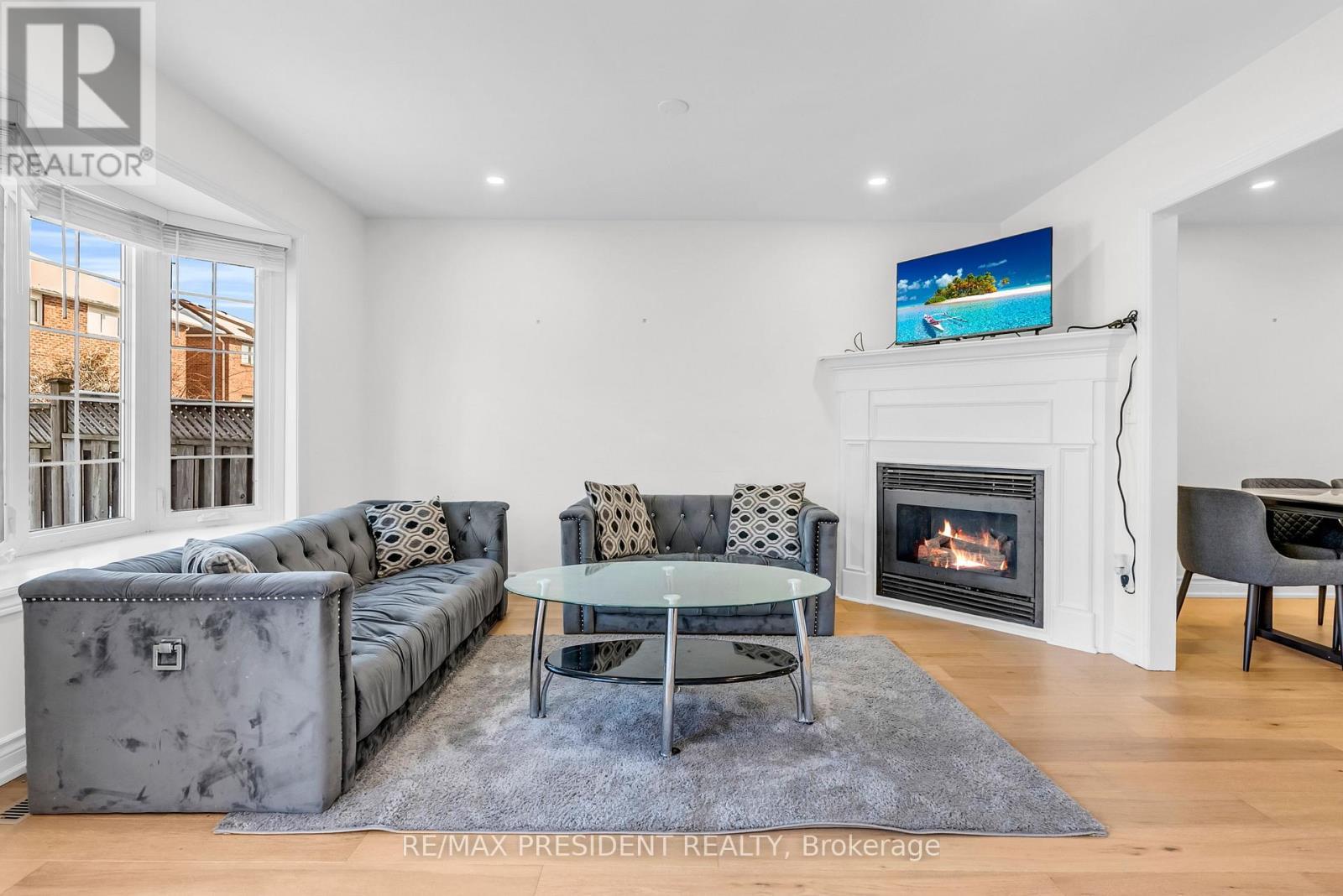 7031 Graydon Court, Mississauga, ON - Indoor Photo Showing Living Room With Fireplace