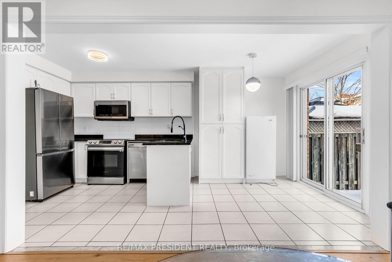 7031 Graydon Court, Mississauga, ON - Indoor Photo Showing Kitchen With Stainless Steel Kitchen