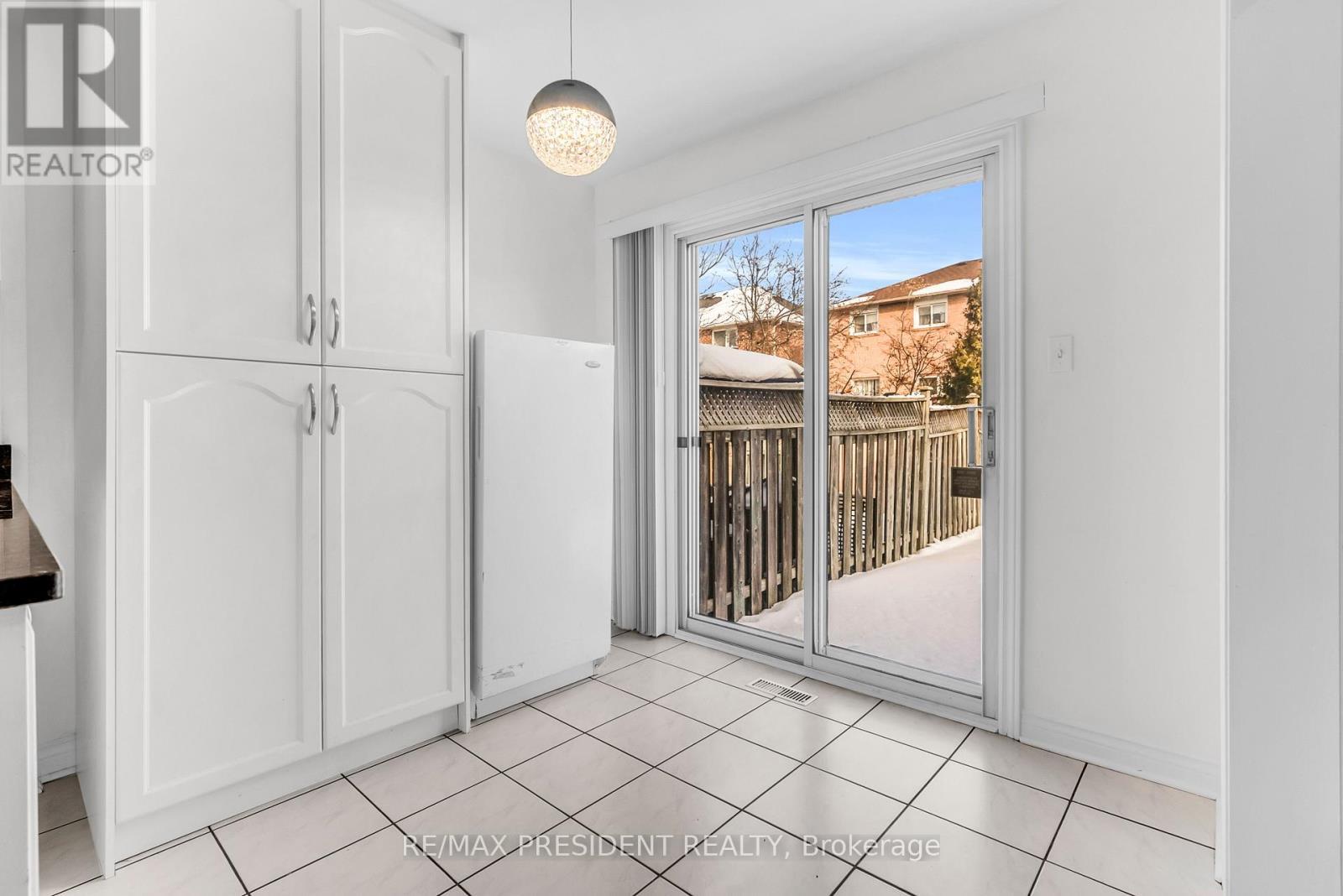 7031 Graydon Court, Mississauga, ON - Indoor Photo Showing Other Room