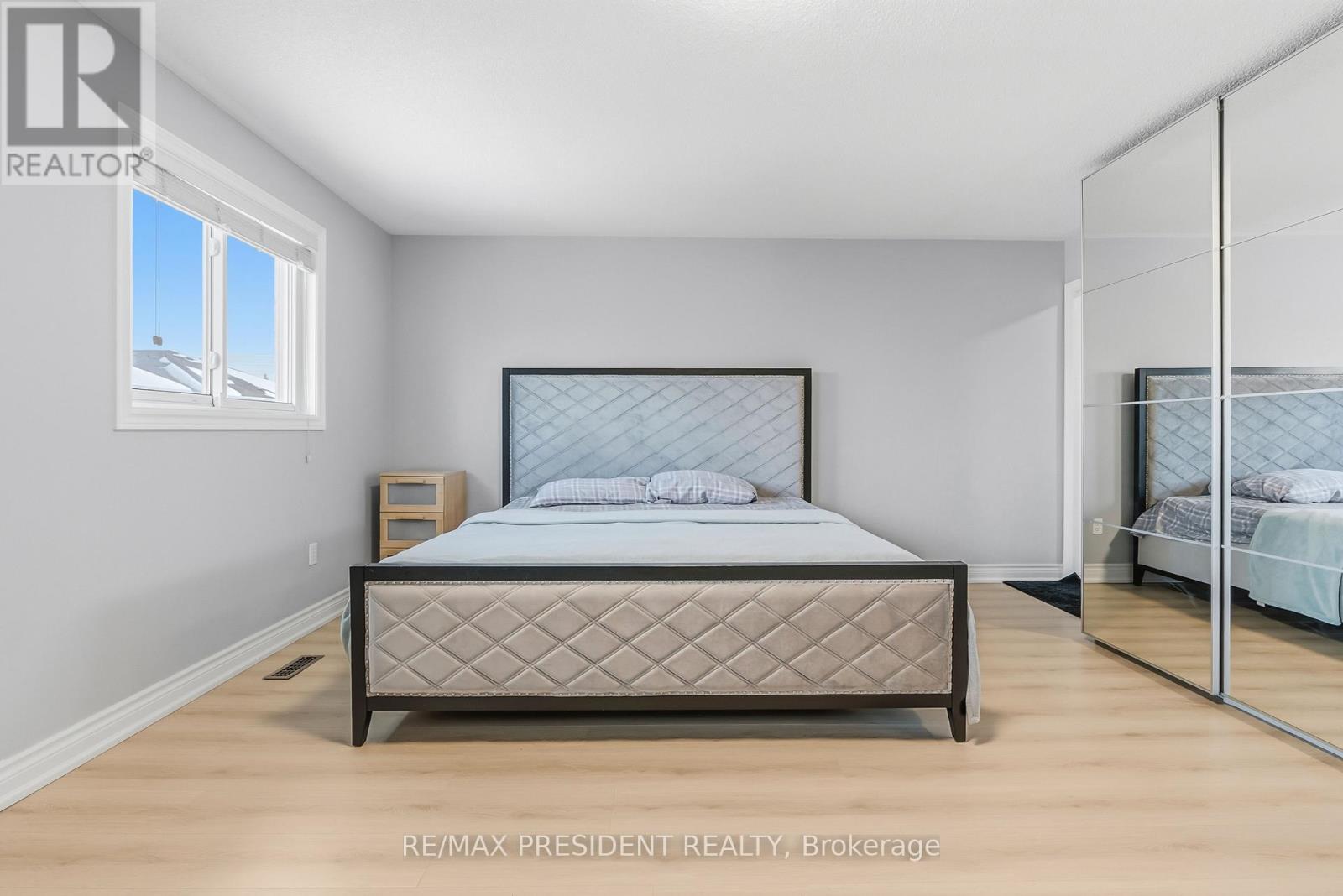 7031 Graydon Court, Mississauga, ON - Indoor Photo Showing Bedroom