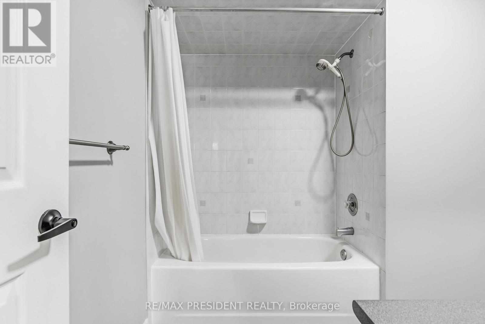 7031 Graydon Court, Mississauga, ON - Indoor Photo Showing Bathroom