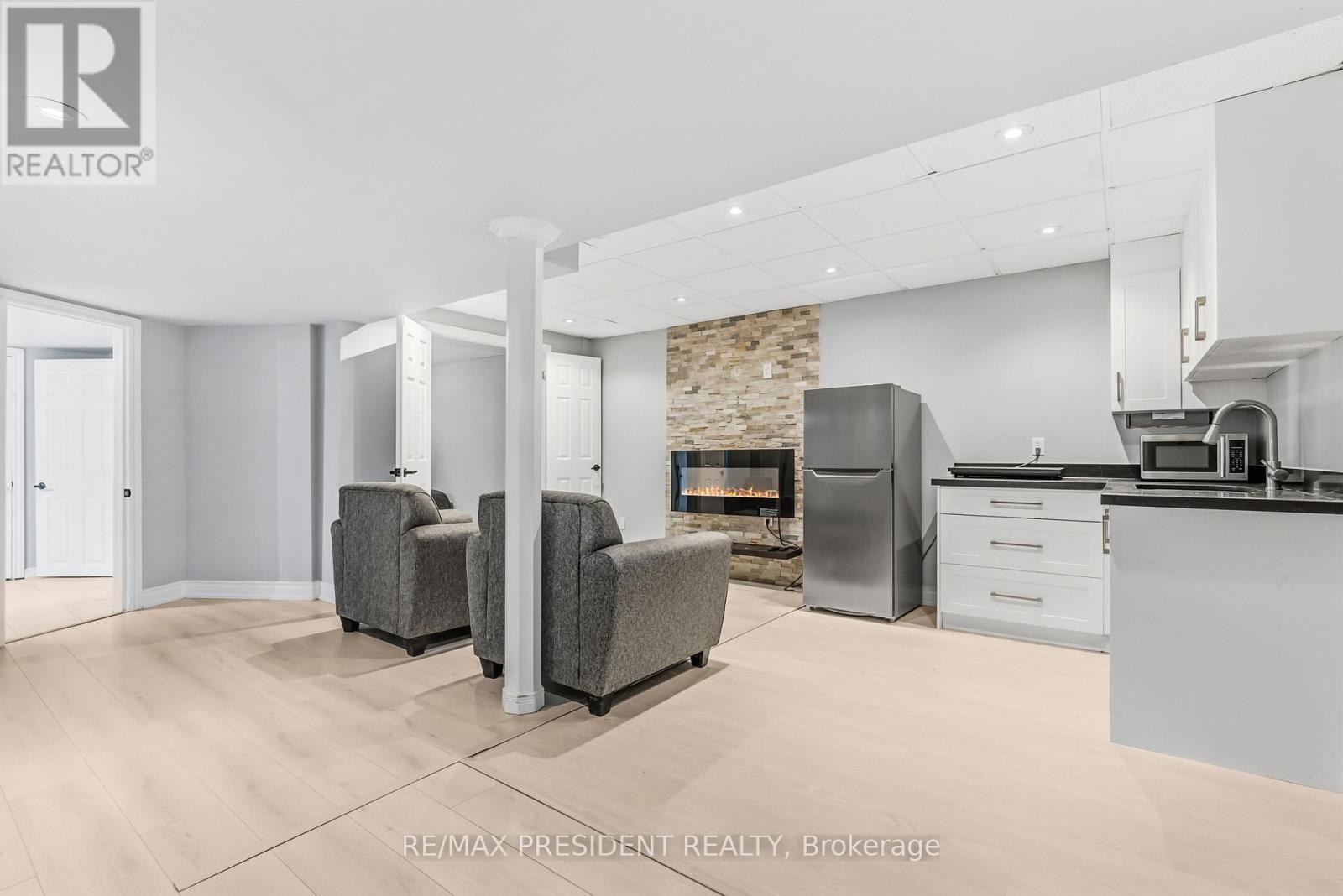 7031 Graydon Court, Mississauga, ON - Indoor With Fireplace