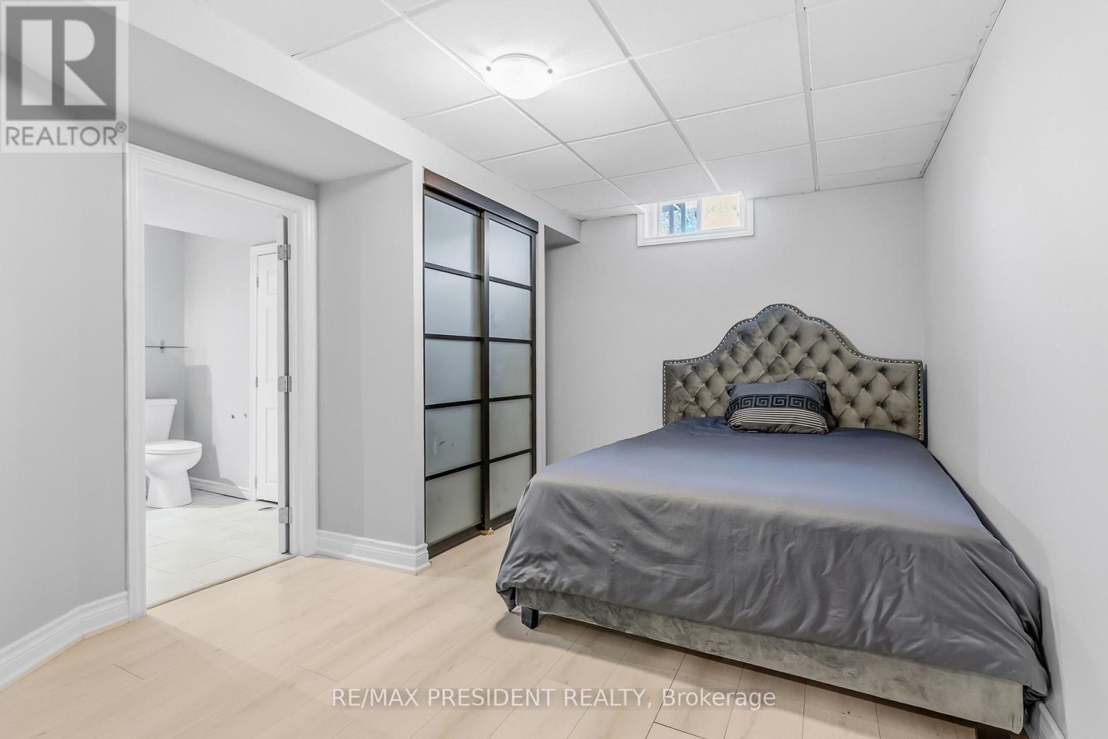 7031 Graydon Court, Mississauga, ON - Indoor Photo Showing Bedroom