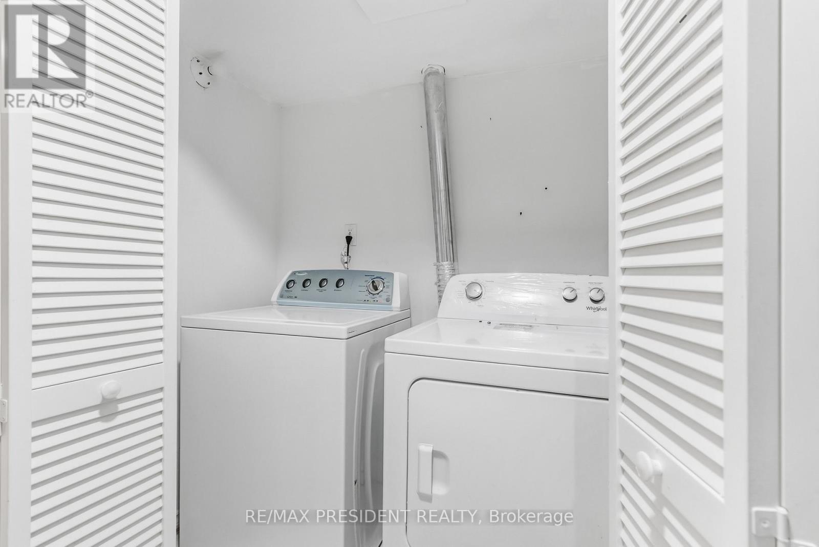 7031 Graydon Court, Mississauga, ON - Indoor Photo Showing Laundry Room