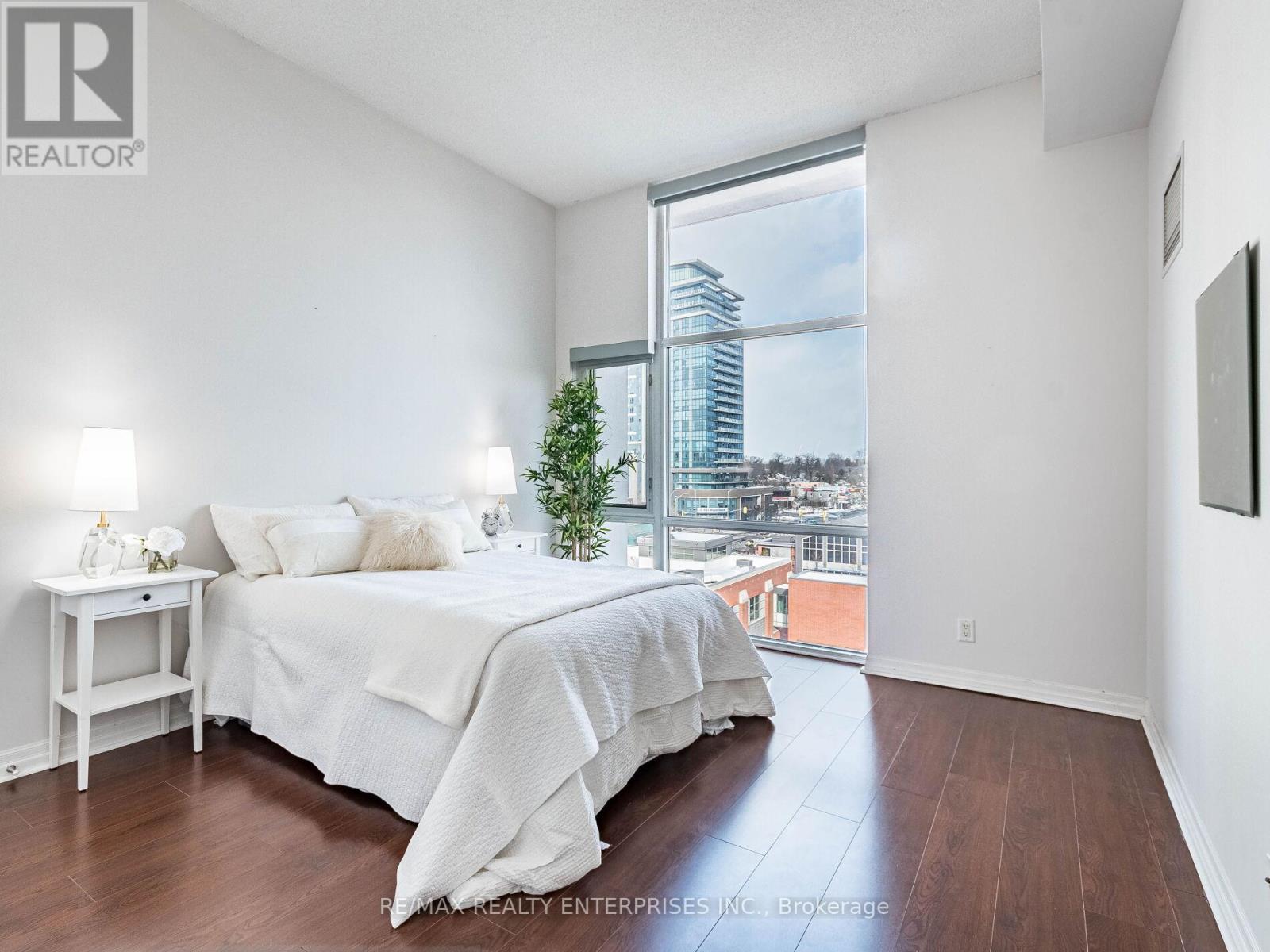 605 - 70 Port Street E, Mississauga, ON - Indoor Photo Showing Bedroom