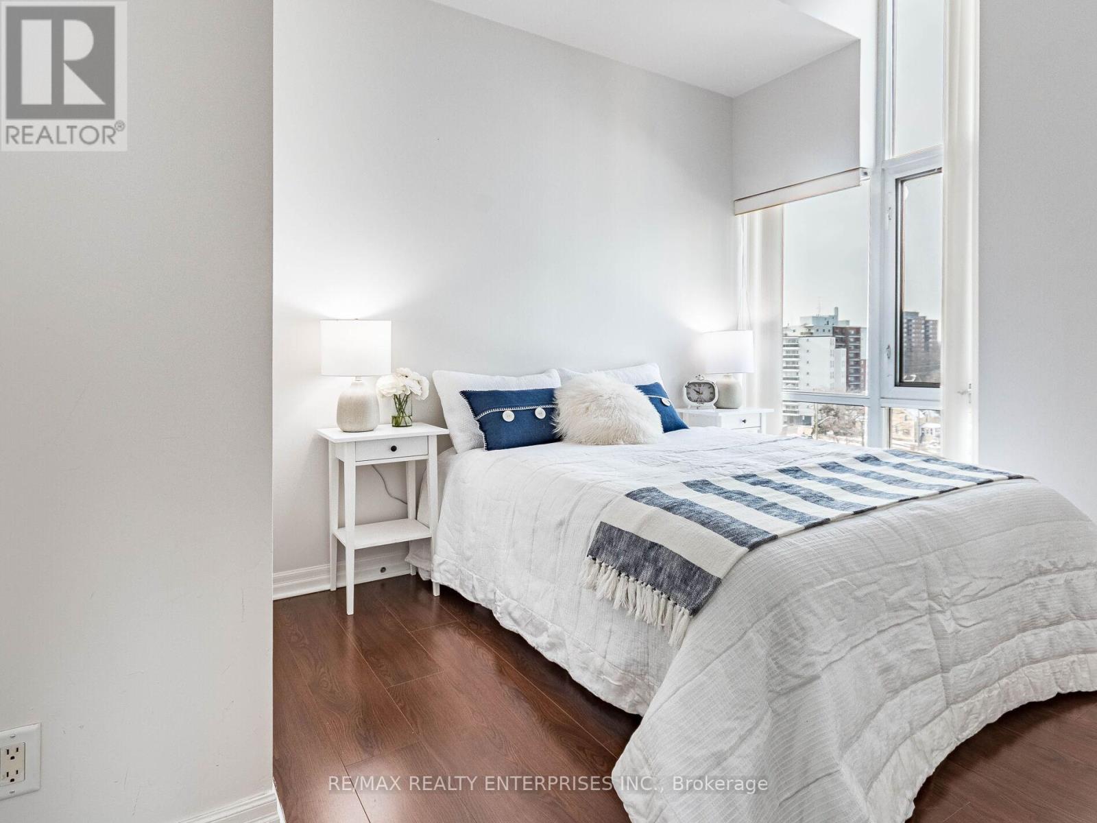 605 - 70 Port Street E, Mississauga, ON - Indoor Photo Showing Bedroom