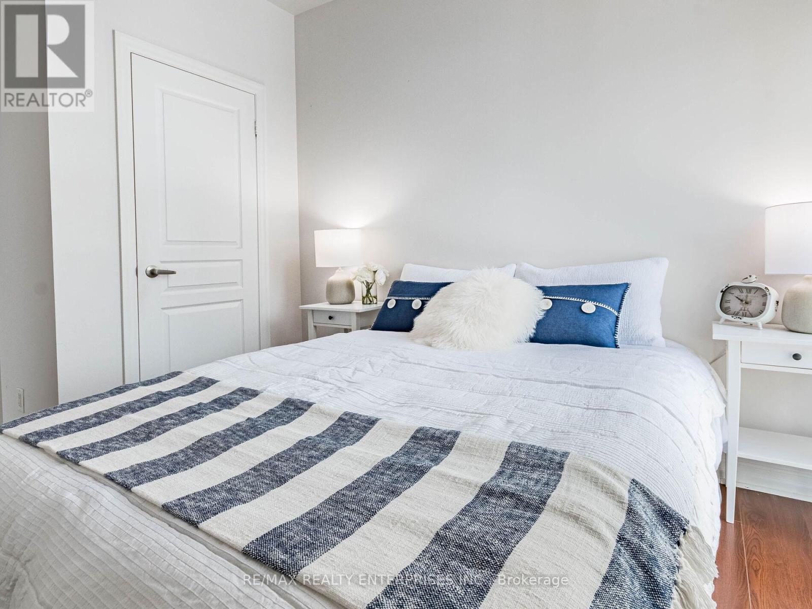 605 - 70 Port Street E, Mississauga, ON - Indoor Photo Showing Bedroom