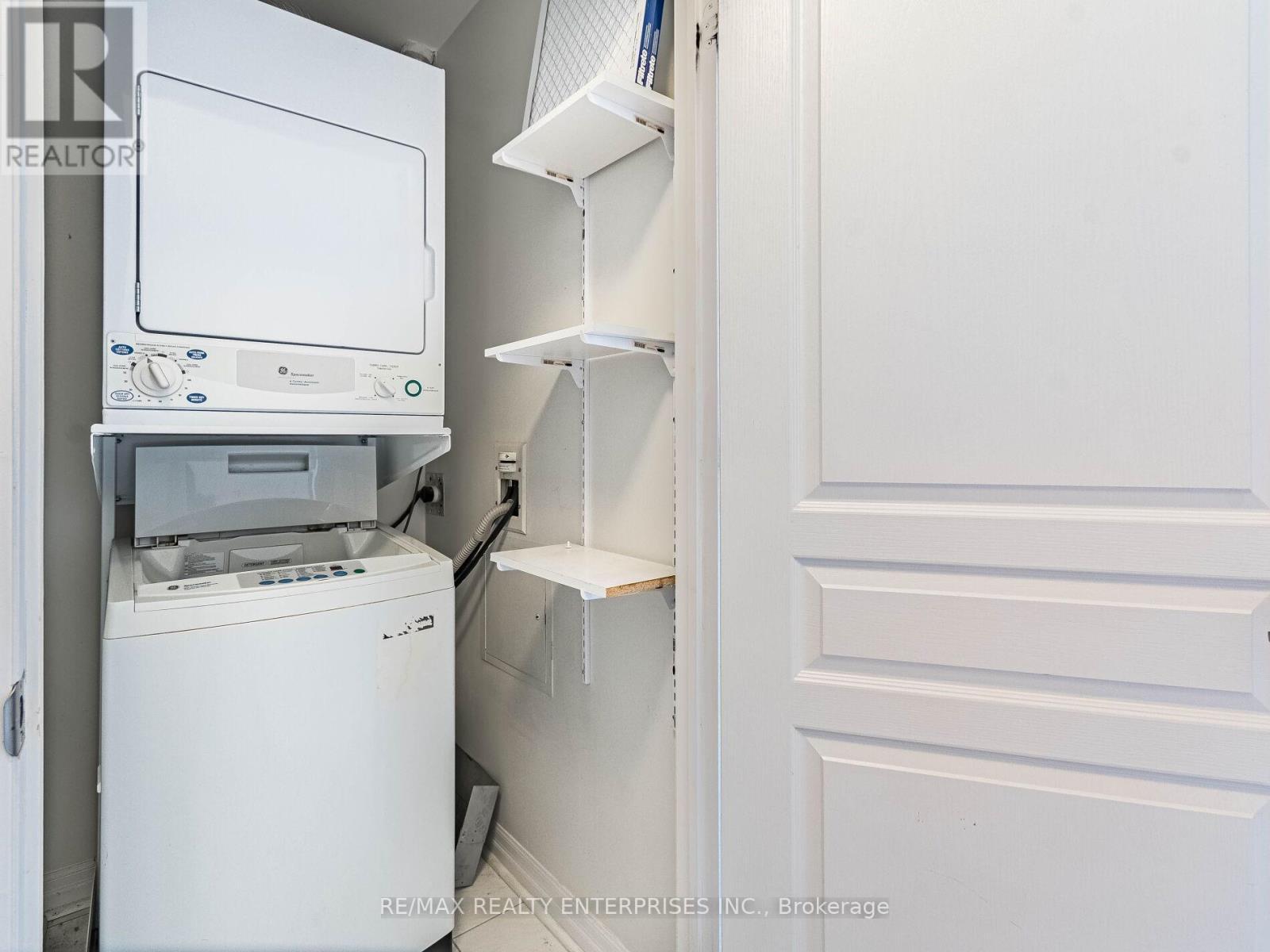 605 - 70 Port Street E, Mississauga, ON - Indoor Photo Showing Laundry Room