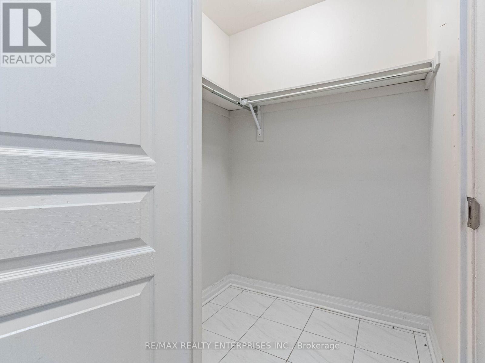 605 - 70 Port Street E, Mississauga, ON - Indoor With Storage