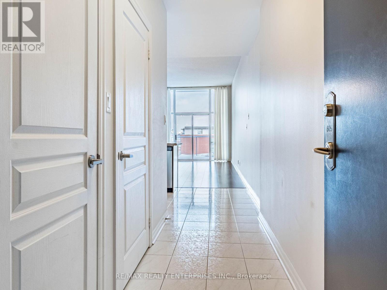 605 - 70 Port Street E, Mississauga, ON - Indoor Photo Showing Other Room