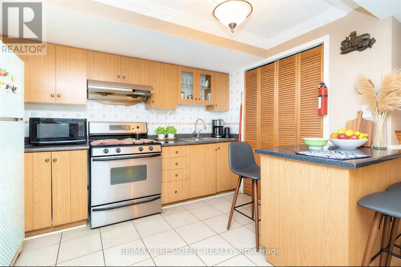 3211 Bloomfield Drive, Mississauga, ON