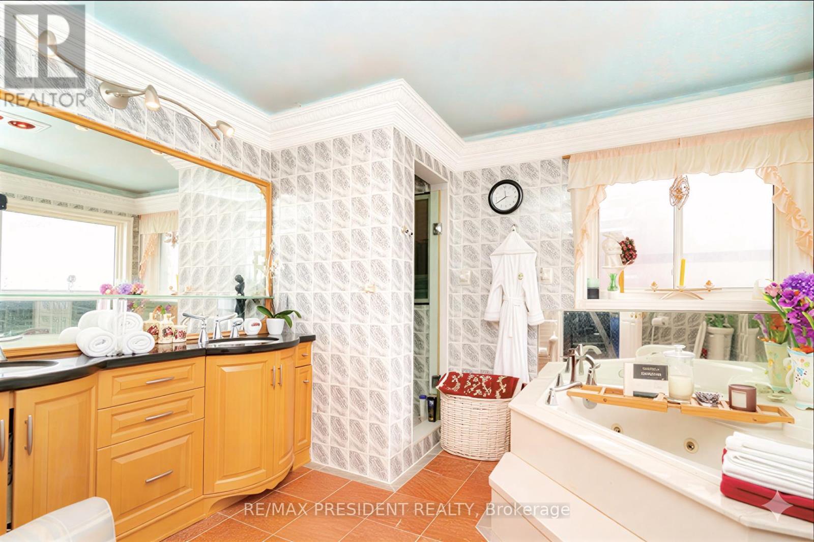 3211 Bloomfield Drive, Mississauga, ON