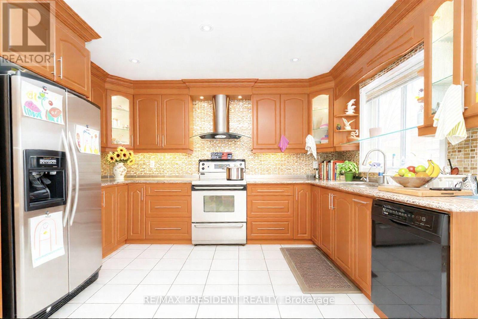 3211 Bloomfield Drive, Mississauga, ON