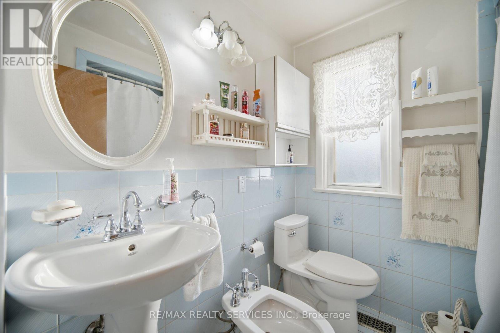 183 Vodden Street E, Brampton, ON - Indoor Photo Showing Bathroom
