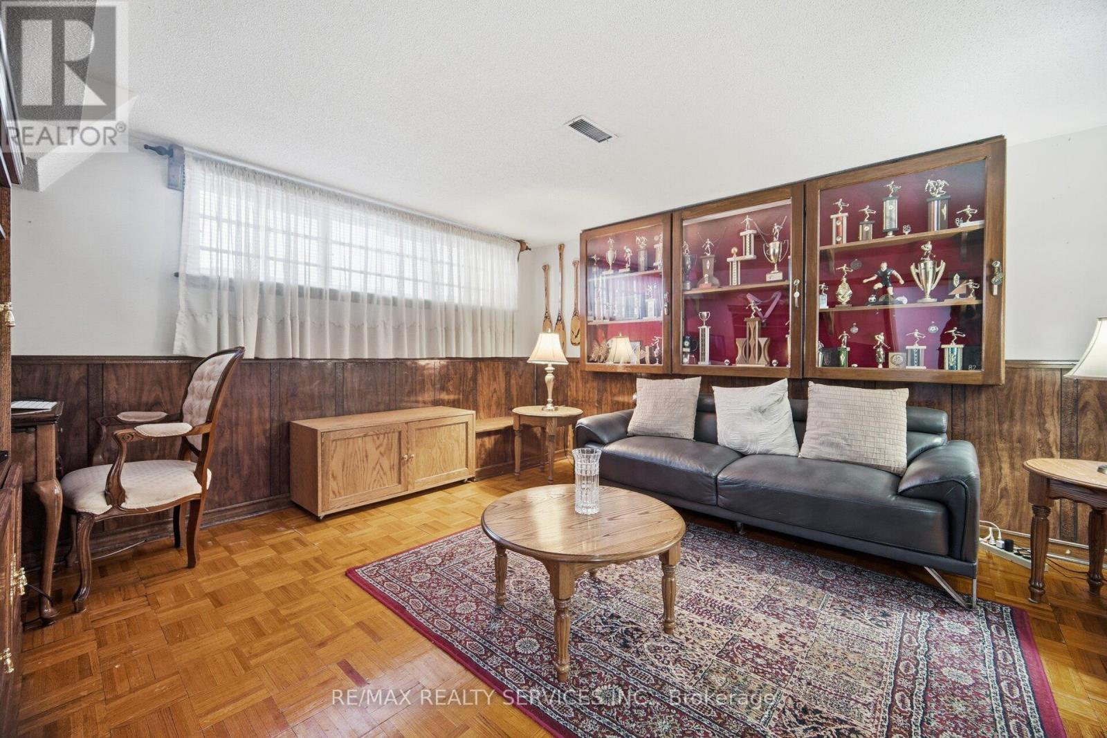 183 Vodden Street E, Brampton, ON - Indoor Photo Showing Living Room