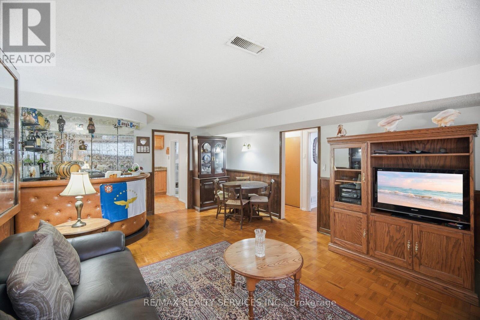 183 Vodden Street E, Brampton, ON - Indoor Photo Showing Living Room