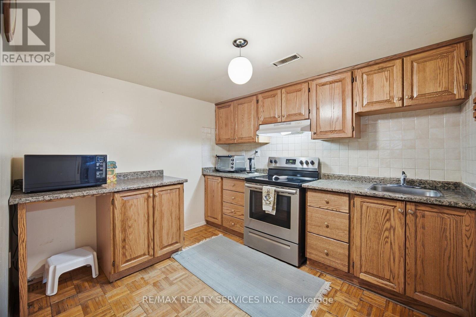 183 Vodden Street E, Brampton, ON - Indoor Photo Showing Kitchen
