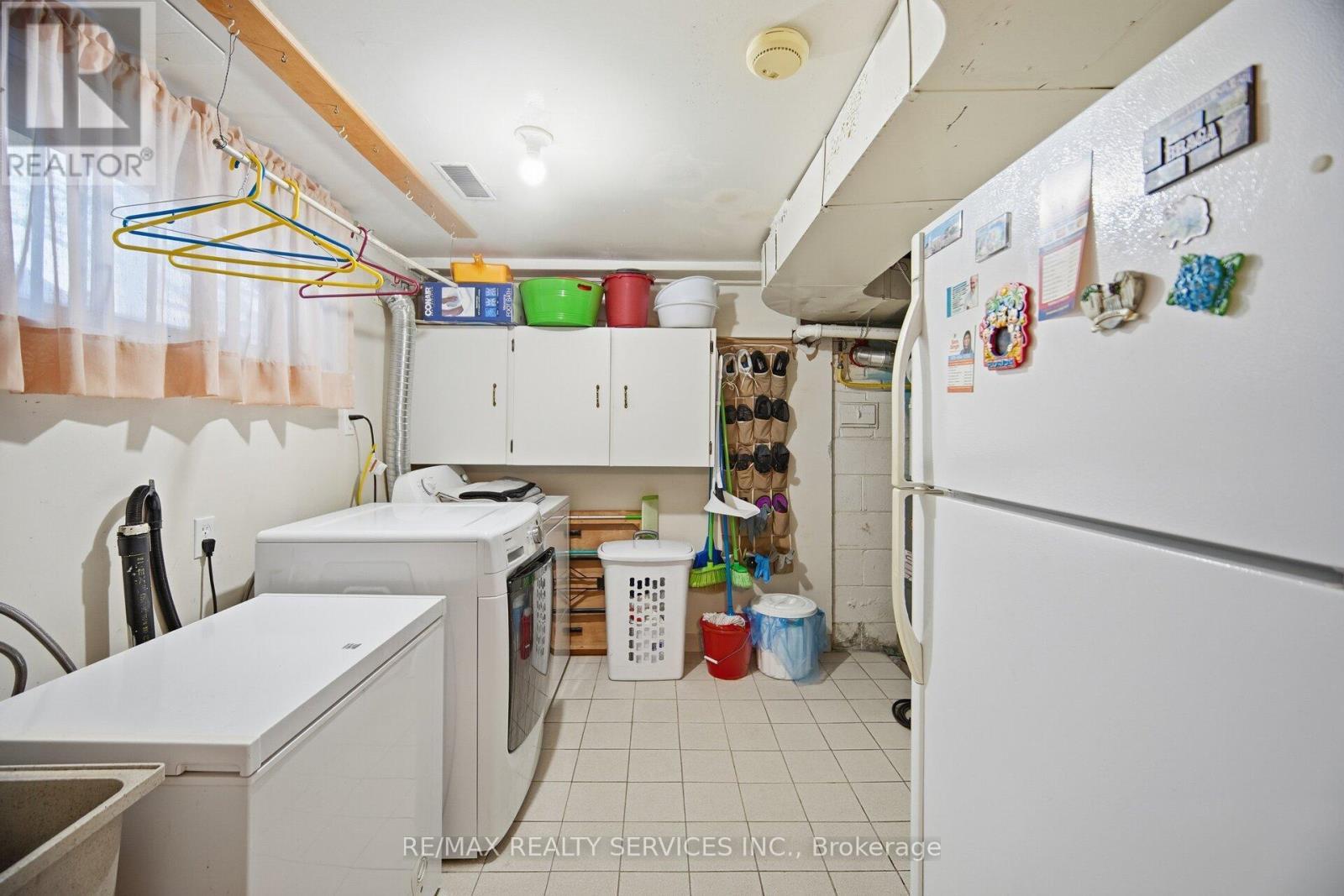 183 Vodden Street E, Brampton, ON - Indoor Photo Showing Laundry Room