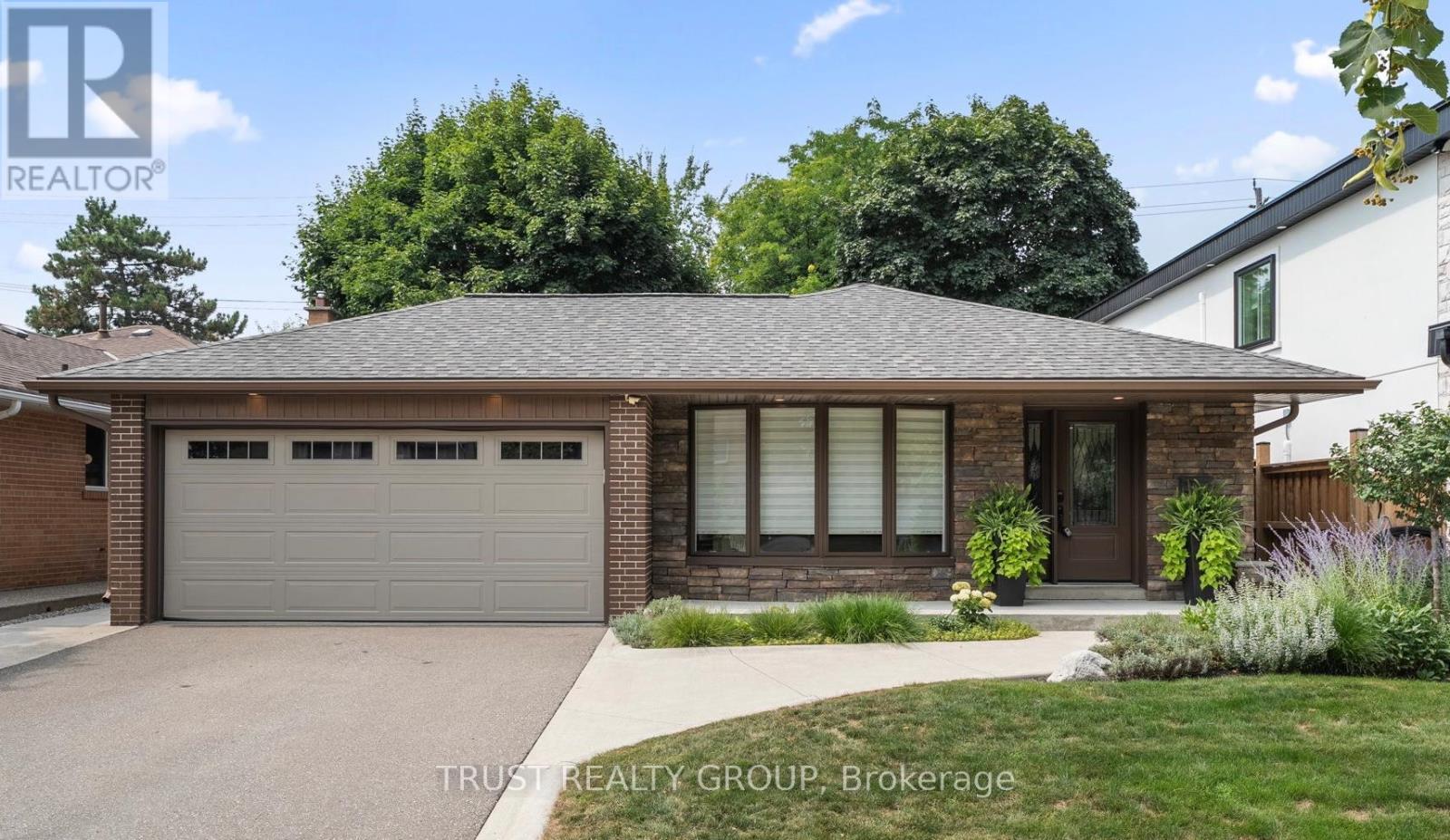 18 Deanecrest Road, Toronto, ON - Outdoor