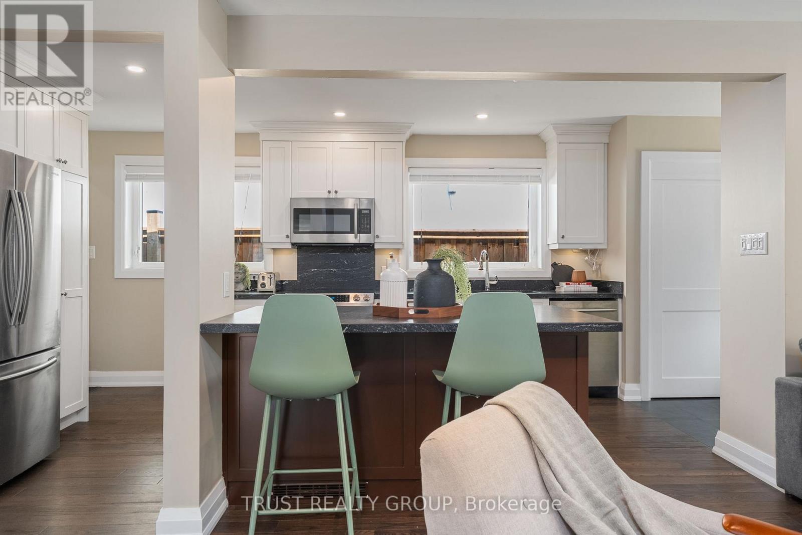 18 Deanecrest Road, Toronto, ON - Indoor