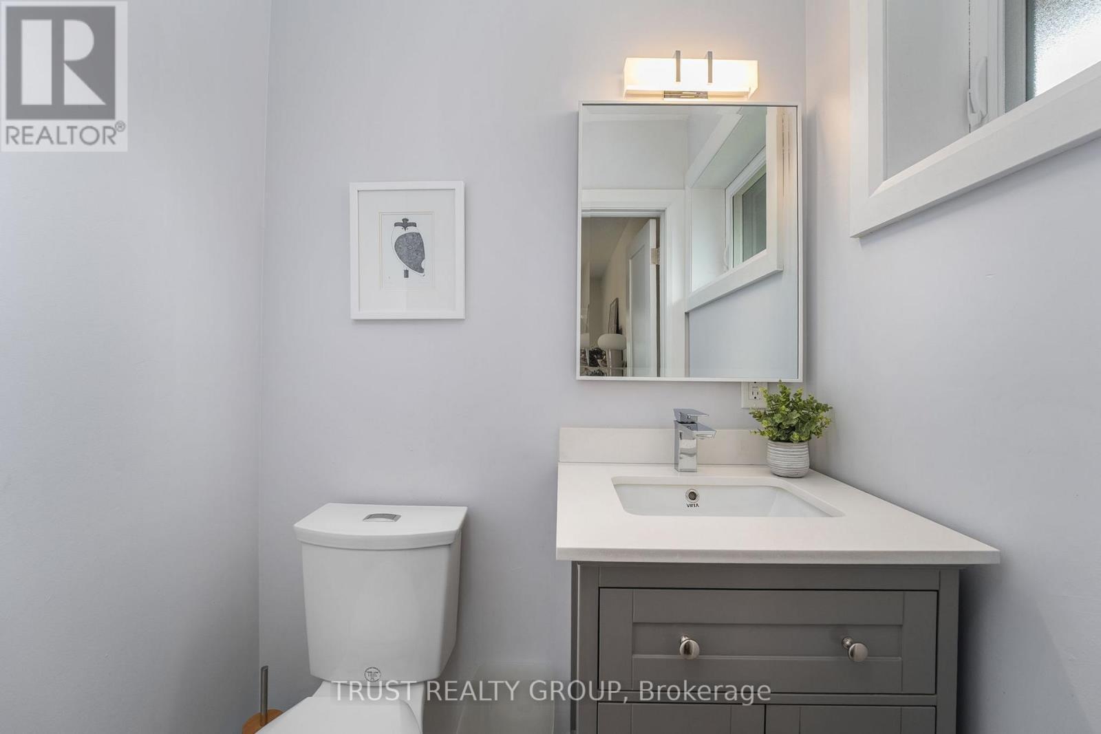 18 Deanecrest Road, Toronto, ON - Indoor Photo Showing Bathroom