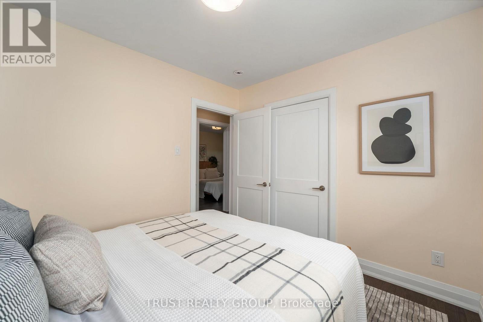 18 Deanecrest Road, Toronto, ON - Indoor Photo Showing Bedroom