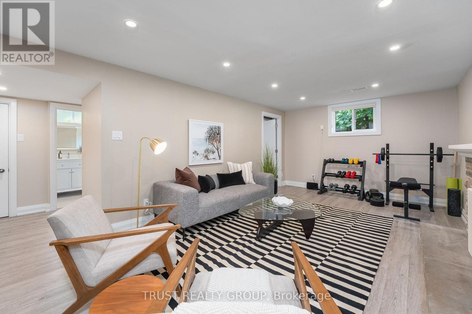 18 Deanecrest Road, Toronto, ON - Indoor