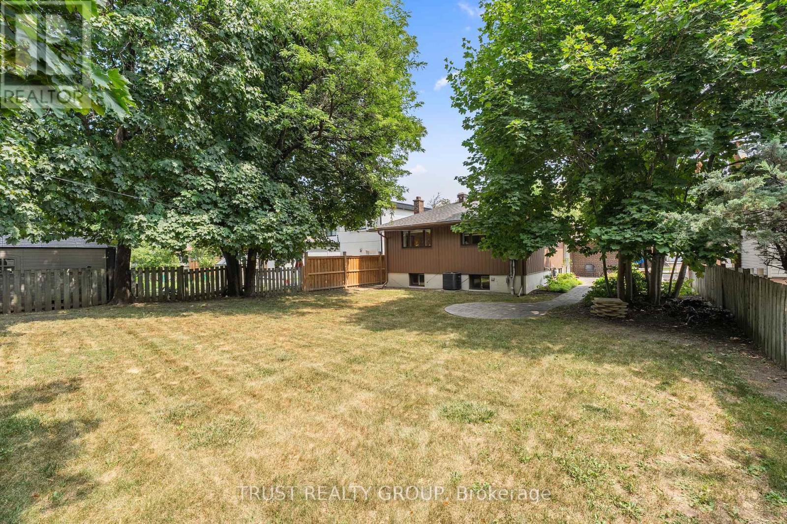 18 Deanecrest Road, Toronto, ON - Outdoor