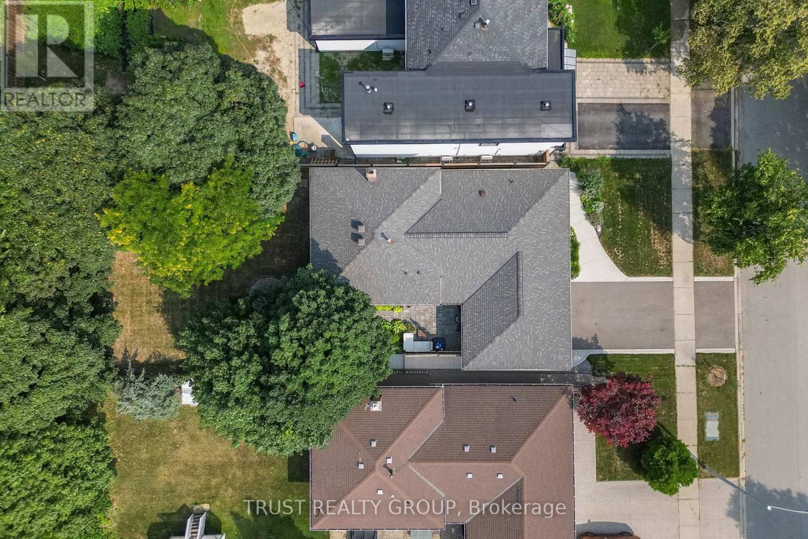 18 Deanecrest Road, Toronto, ON - Outdoor