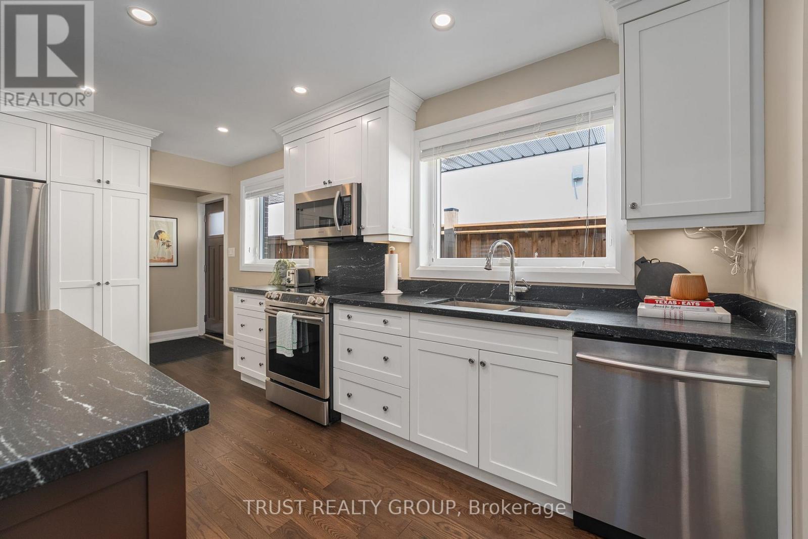 18 Deanecrest Road, Toronto, ON - Indoor Photo Showing Kitchen With Double Sink With Upgraded Kitchen