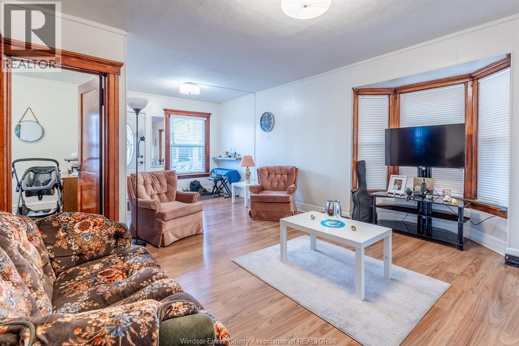 1166 Pierre, Windsor, ON - Indoor Photo Showing Living Room