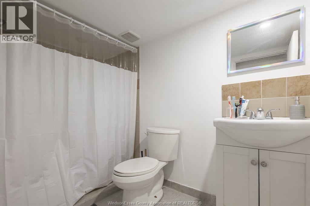 1166 Pierre, Windsor, ON - Indoor Photo Showing Bathroom