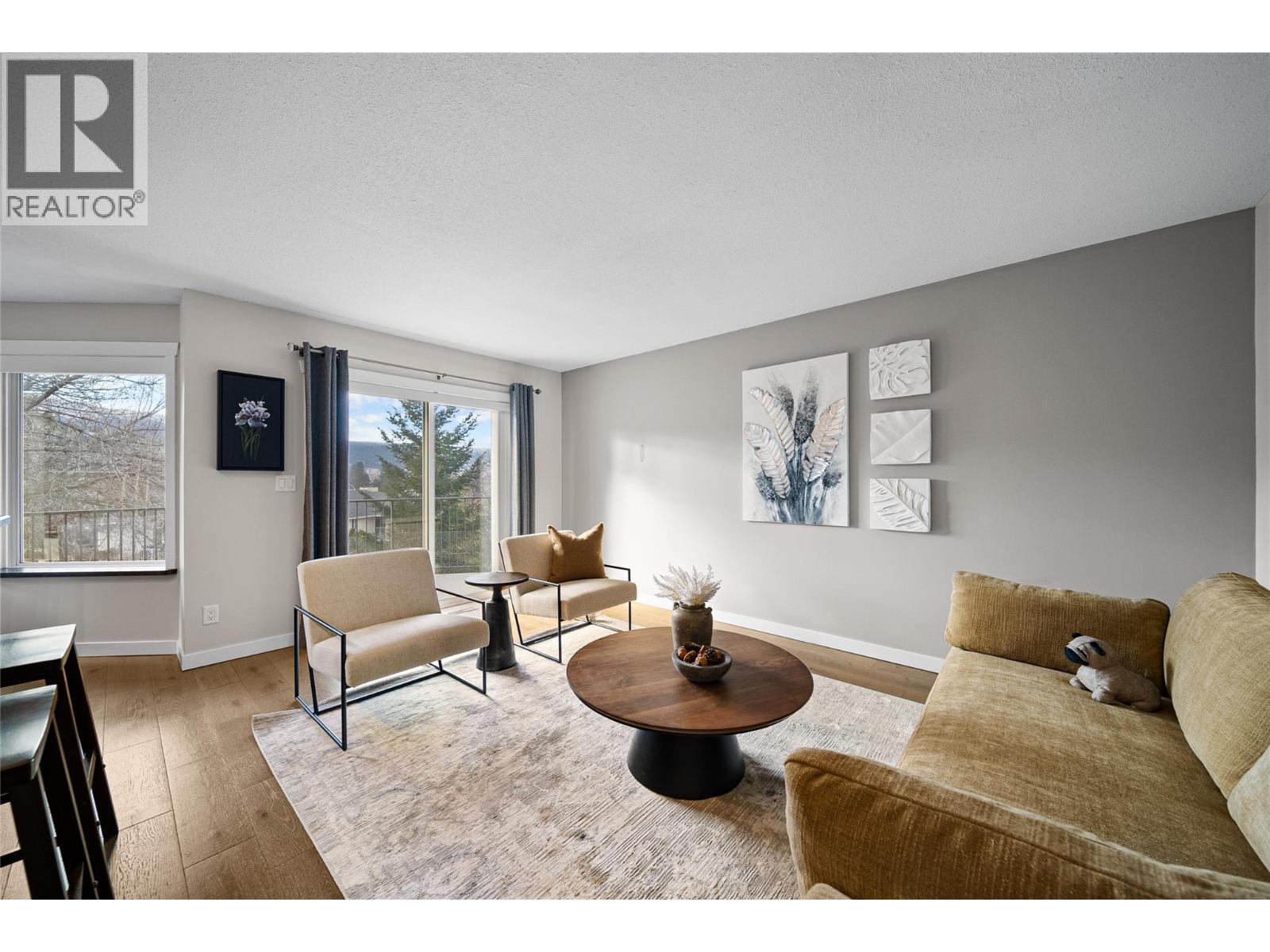 1750 Mckinley Court Unit# 4, Kamloops, BC - Indoor Photo Showing Living Room