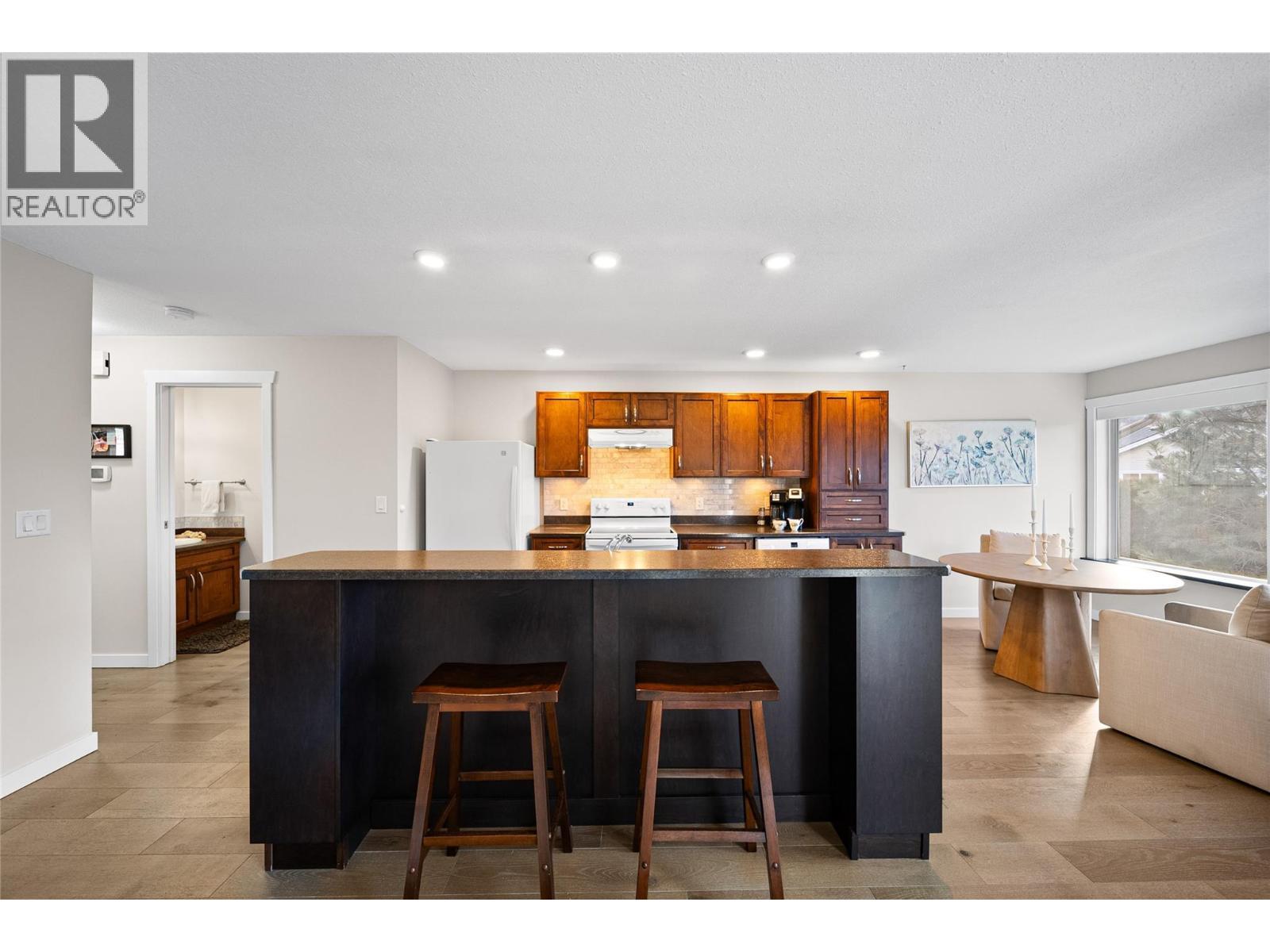 1750 Mckinley Court Unit# 4, Kamloops, BC - Indoor Photo Showing Kitchen