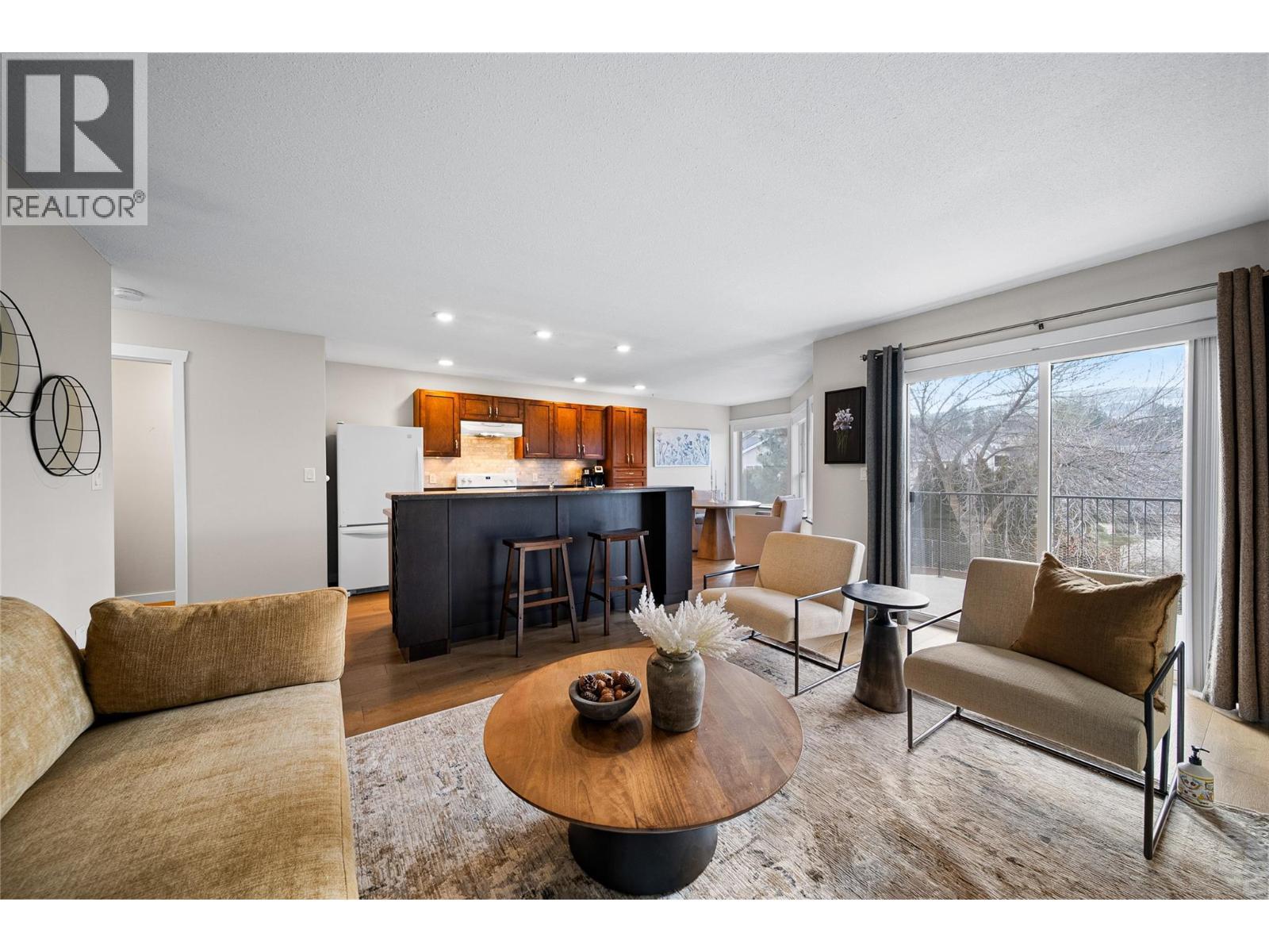 1750 Mckinley Court Unit# 4, Kamloops, BC - Indoor Photo Showing Living Room