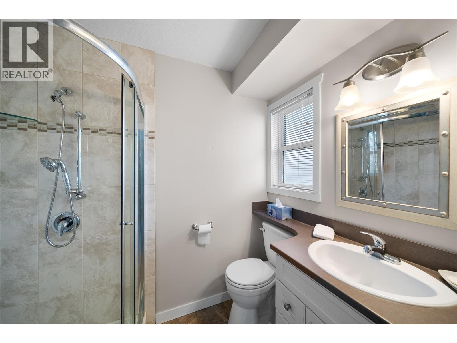 1750 Mckinley Court Unit# 4, Kamloops, BC - Indoor Photo Showing Bathroom