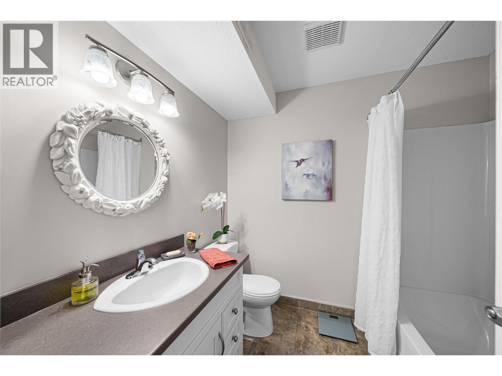 1750 Mckinley Court Unit# 4, Kamloops, BC - Indoor Photo Showing Bathroom