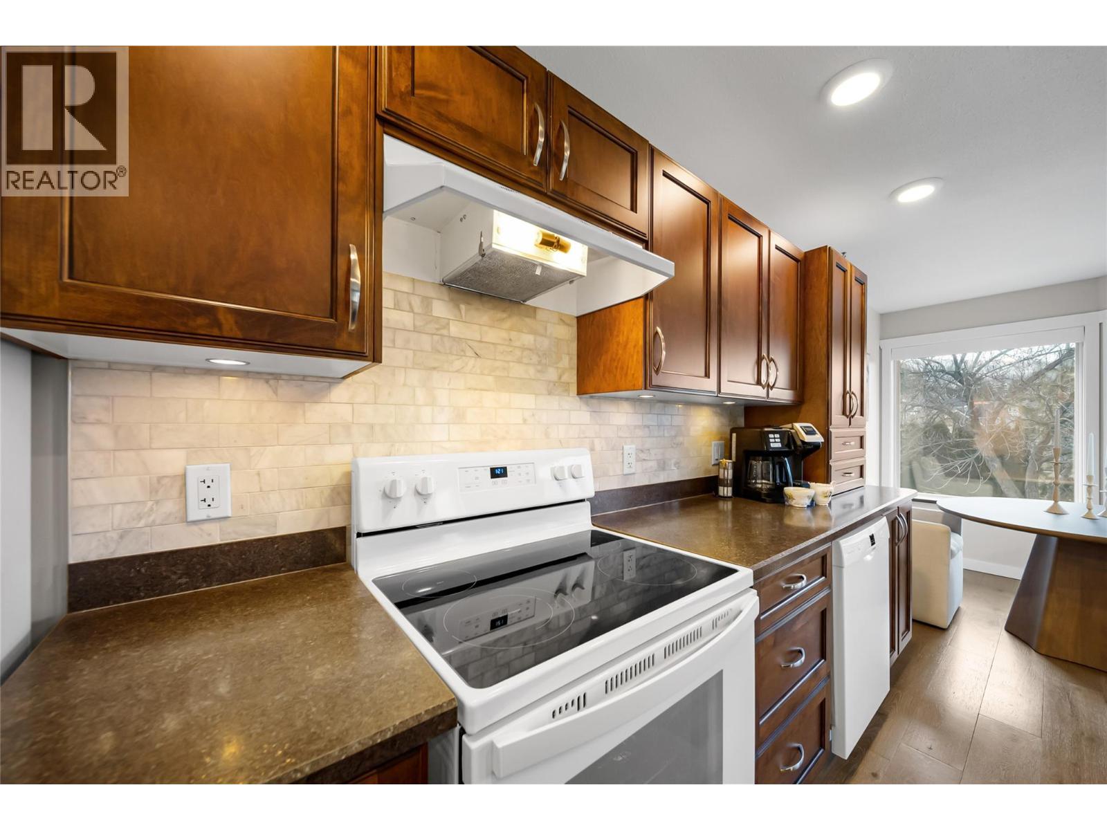 1750 Mckinley Court Unit# 4, Kamloops, BC - Indoor Photo Showing Kitchen
