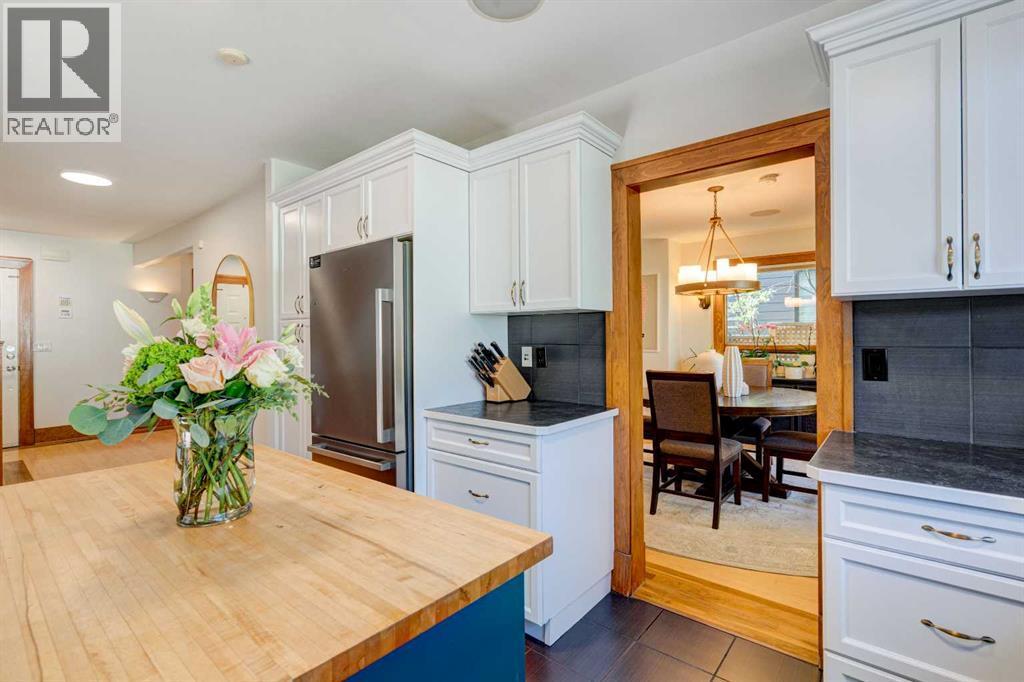 1512 33 Avenue Sw, Calgary, AB - Indoor Photo Showing Kitchen