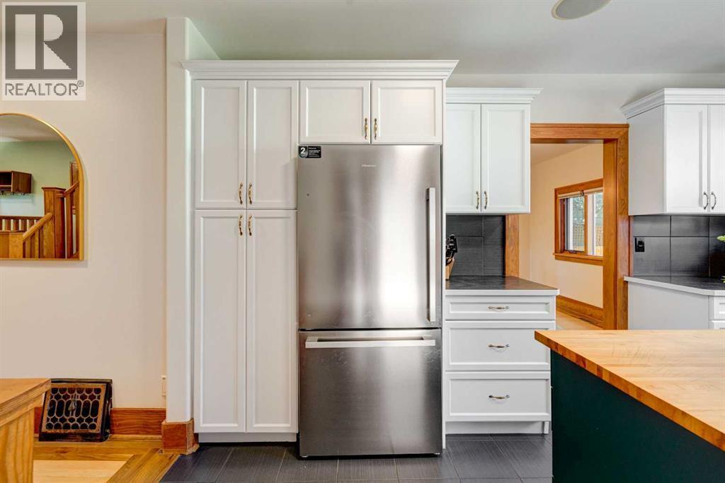 1512 33 Avenue Sw, Calgary, AB - Indoor Photo Showing Kitchen